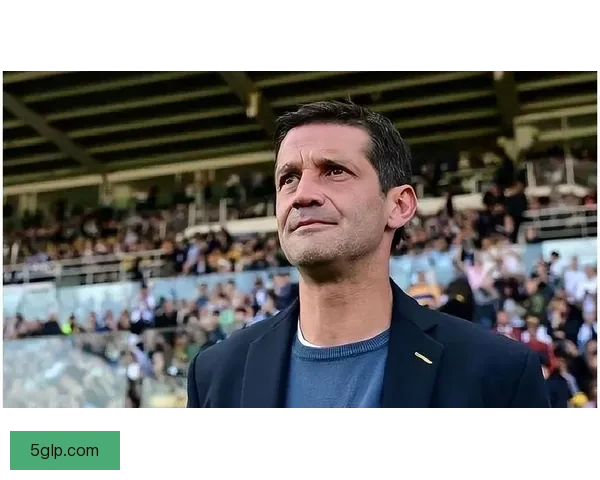 国米球迷投掷爆竹伤对手门将反噬自炸三指引发舆论震荡赛场安全